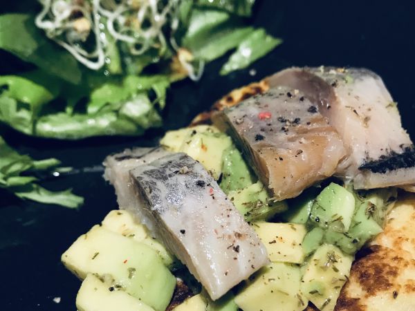 Exemple de pancake à l'avocat et au hareng fumé