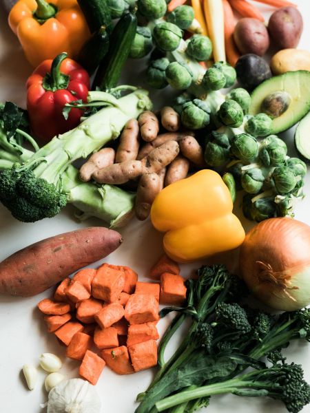 Légumes d'automne disposés sur une table